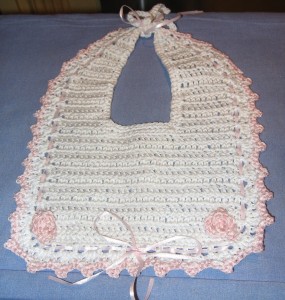 BABY' CROCHET BIB WITH ROSES